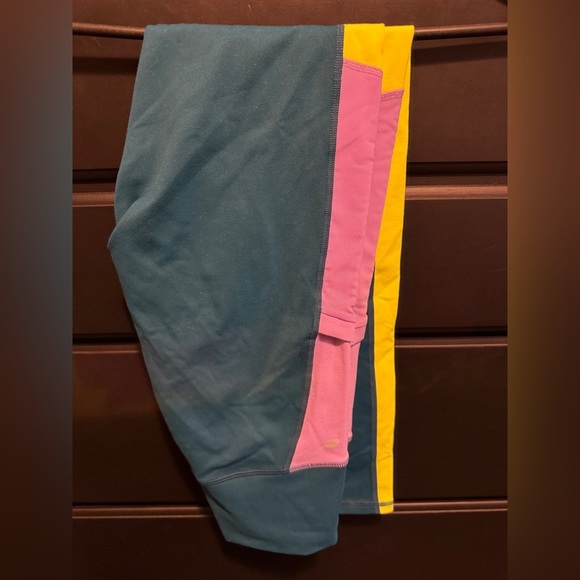 Fabletics Women's On-The-Go High-Waisted Powerhold Colorblock Leggings - Picture 4 of 4